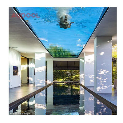 Uma piscina acrílica de design moderno, a mistura perfeita de beleza e durabilidade.