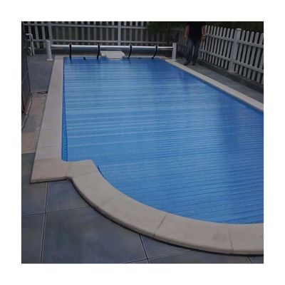 Cobertura de piscina automática de plástico anti-UV O imperdível para prolongar sua temporada de natação