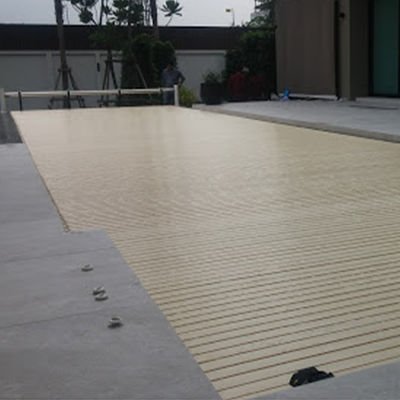 Cobertura de piscina automática de plástico anti-UV O imperdível para prolongar sua temporada de natação