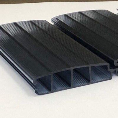 Cobertura de piscina de policarbonato preto Prolongar sua temporada de natação com design personalizado