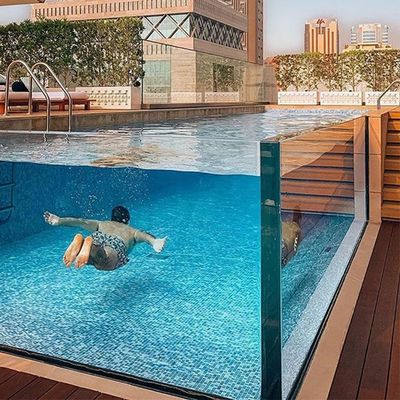 Alta dureza da superfície Massagem acrílica Piscina Spa ao ar livre dentro do seu orçamento