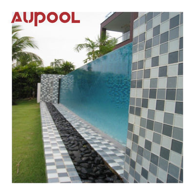 Painel acrílico sobre a piscina do chão Melhora a sua experiência de natação