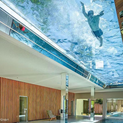 Villa privada jardim piscina de vidro acrílico resistente a intempéries piso piscina