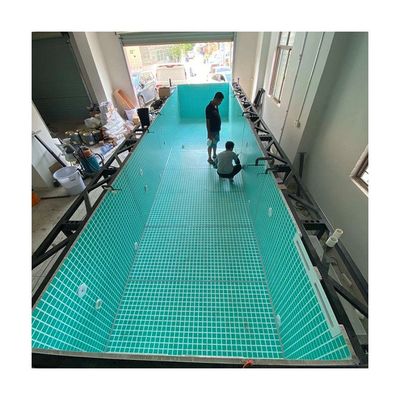 Piscina exterior feita sob medida com folha de acrílico e iluminação subaquática em um recipiente de 20 pés