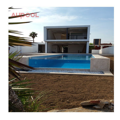 Uma piscina acrílica de design moderno, a mistura perfeita de beleza e durabilidade.