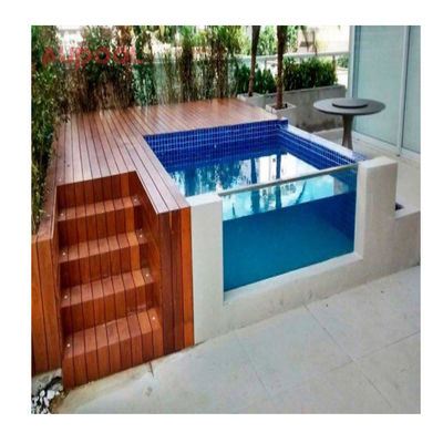 Uma piscina acrílica de design moderno, a mistura perfeita de beleza e durabilidade.