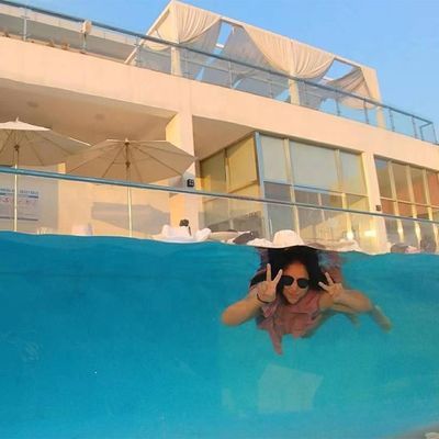 Piscina para pátio traseiro Transmissão de luz acrílica infinita Spa de natação de fibra de vidro transparente