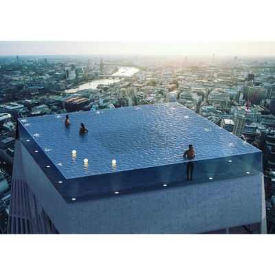 Piscina exterior acrílica de telhado moderno personalizado com parede transparente infinita