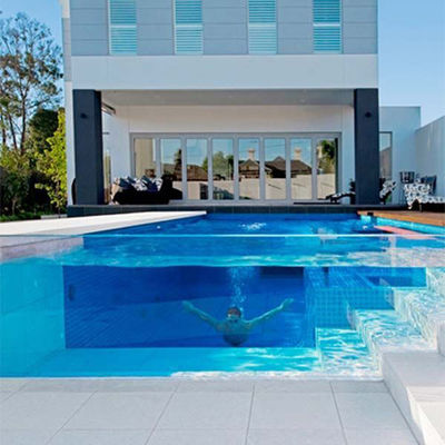 Piscina acrílica transparente com alta transmissão de luz 93% e painel transparente